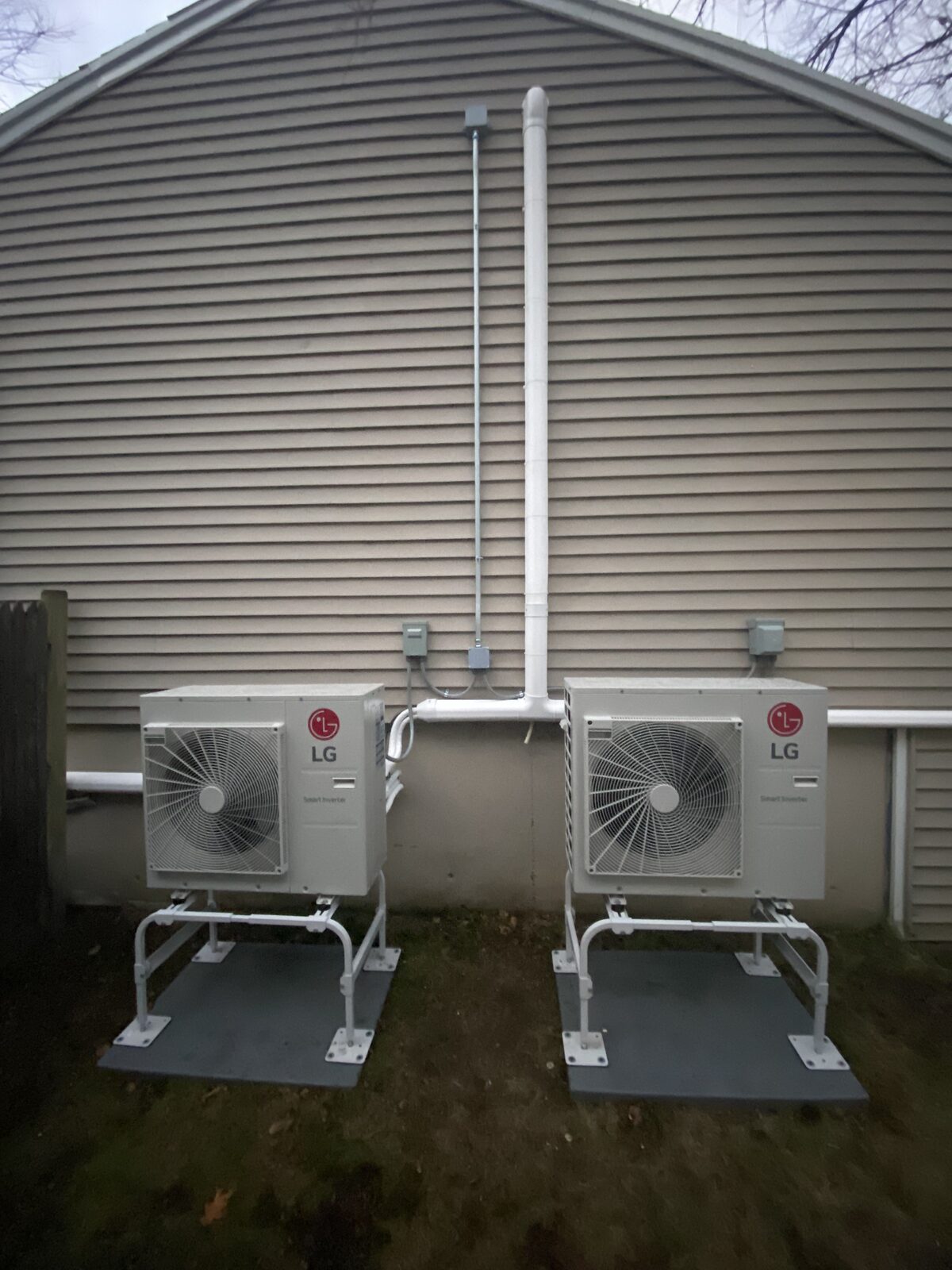 Dual LG Units on Snow Stands